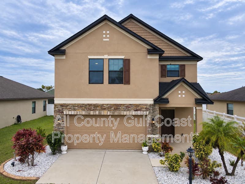 Palmetto House: 2234 10th Ave E