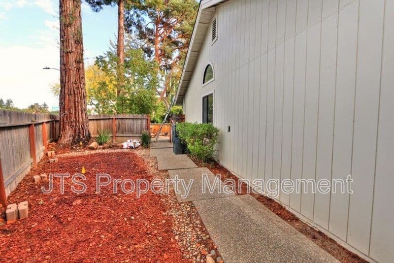 Sacramento House: 7400 Deltawind Drive