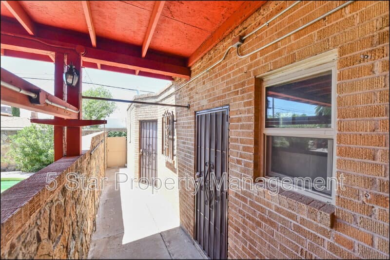 El Paso House: 3030 Aurora Avenue