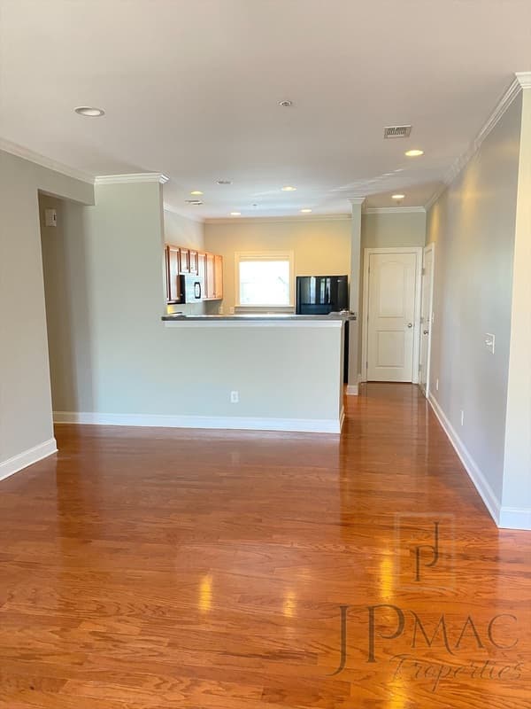 Greenville House: 364 Easterlin Way