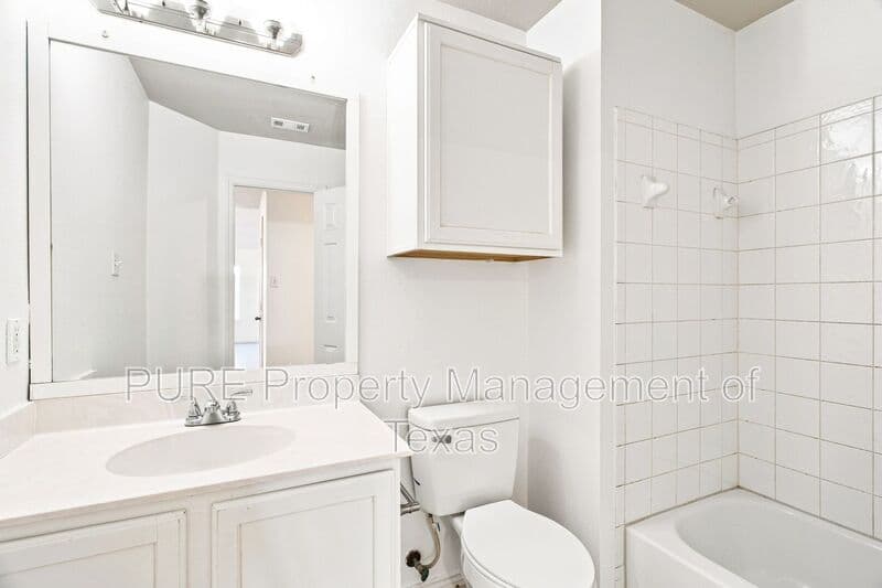 Round Rock House: 3232 Clinton Pl