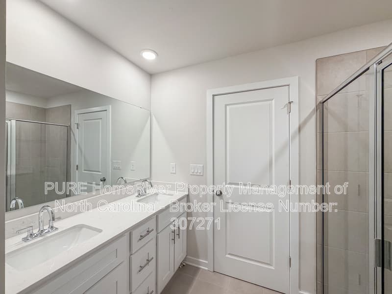 Hickory House: 2948 31st St Ln NE