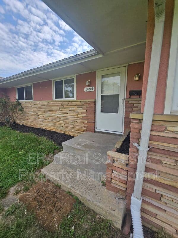Columbus House: 1494 Selkirk Road
