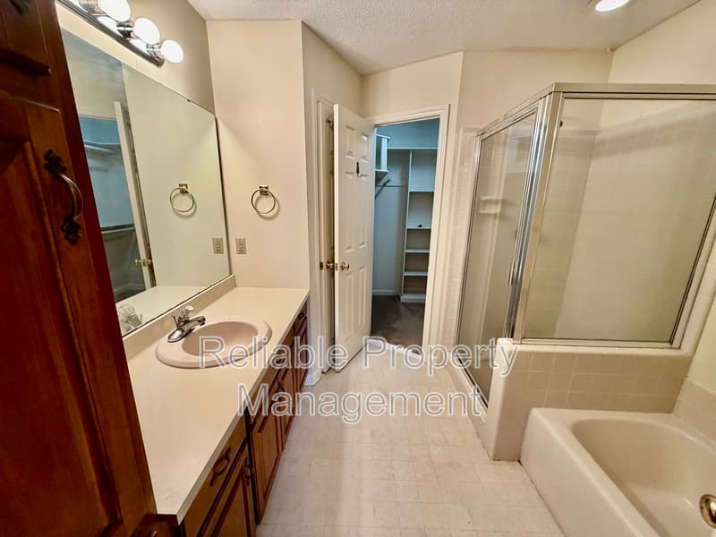 Raleigh House: 6600 Walnut Cove