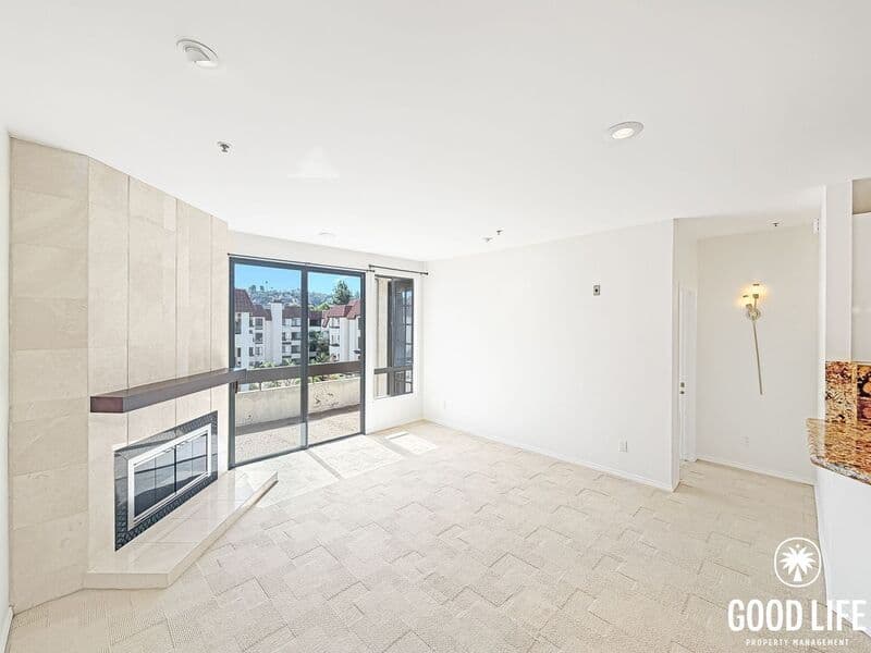 San Diego Condo: 5845 Friars Rd