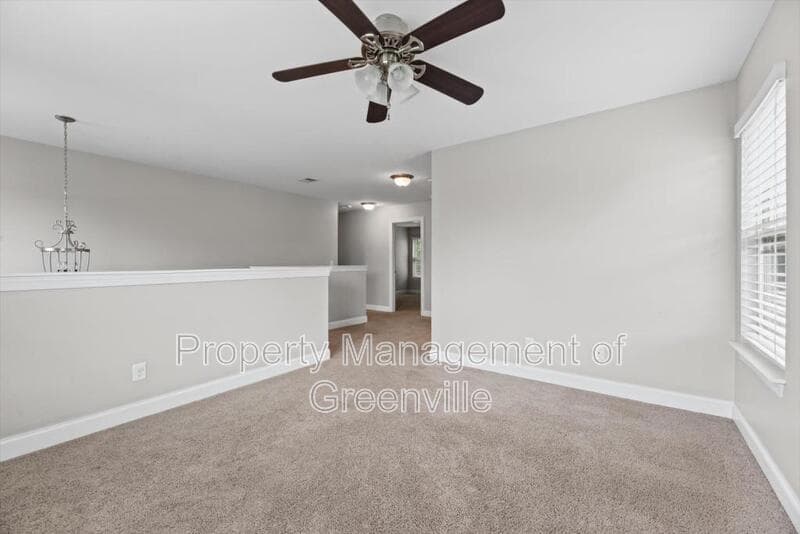 Simpsonville House: 10 Windsor Creek Ct