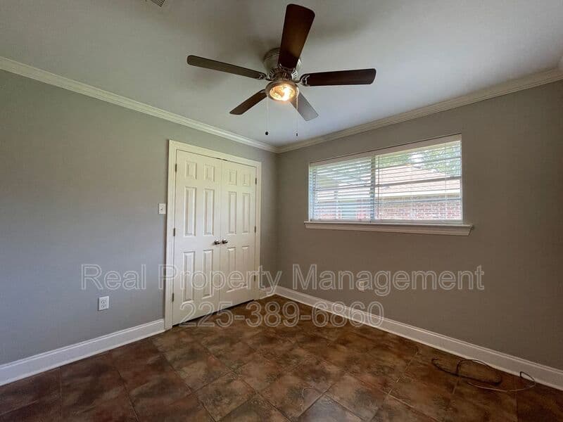 Baton Rouge House: 275 W Chalfont Dr.