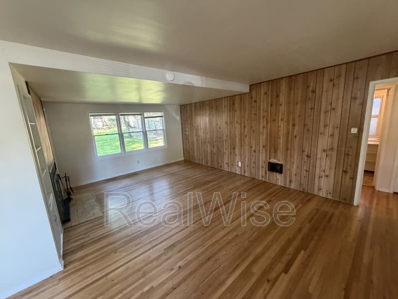 Grants Pass House: 1324 NW Washington Blvd