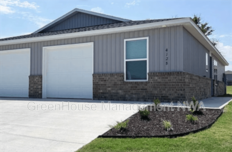 Unit B
Siloam Springs House: 412 W Cloud Dr