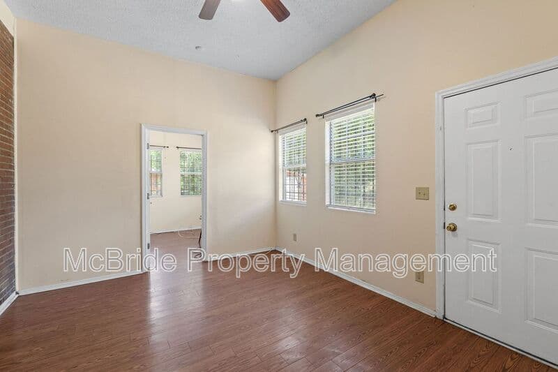 Augusta House: 1739 Cornell Drive