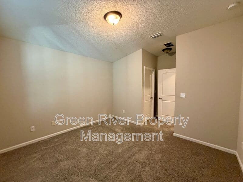 Orange Park House: 450 Clinton Drive