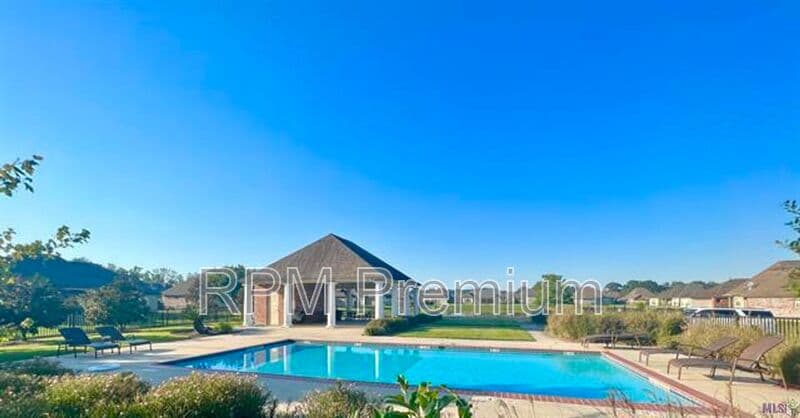 Zachary House: 7335 Oakview Dr.