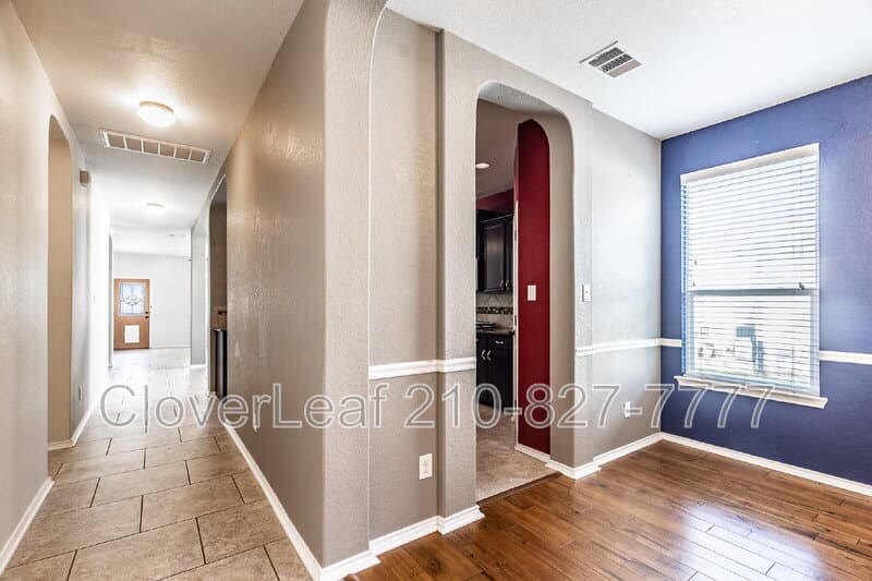 Schertz House: 764 Clearbrook Ave