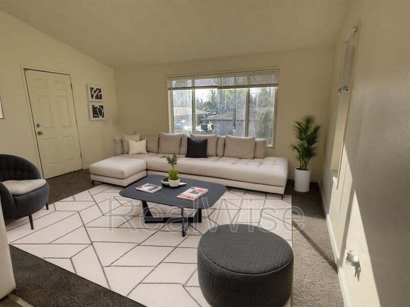 Woodburn Condo: 100 Gatch St
