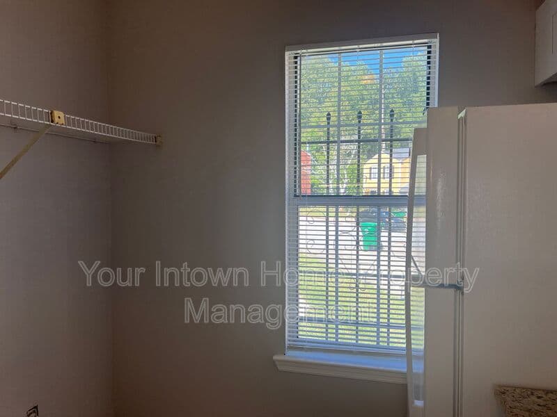 Lithonia House: 6471 Bedford Ln