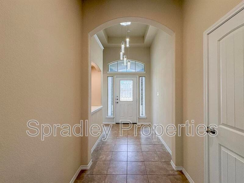 Belton House: 4617 Abergavenny Dr