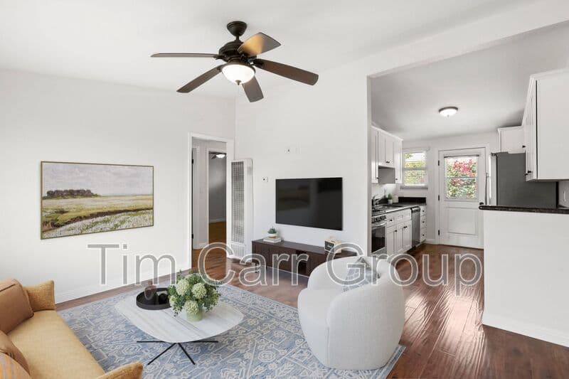 Costa Mesa Condo: 241 E 18th Street