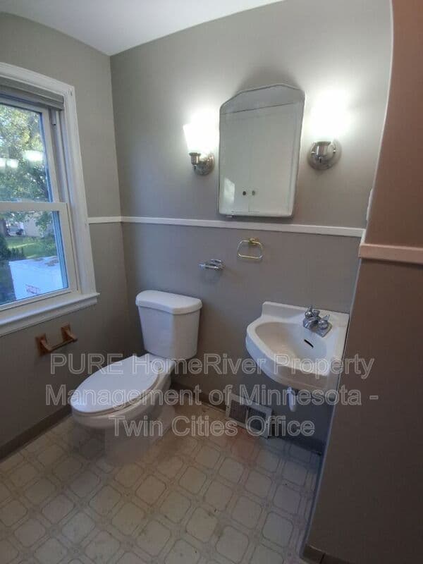 Hugo Condo: 5557 146th St N