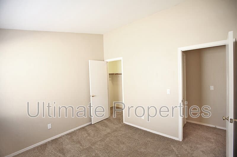 Goodyear House: 13602 W Desert Flower Dr