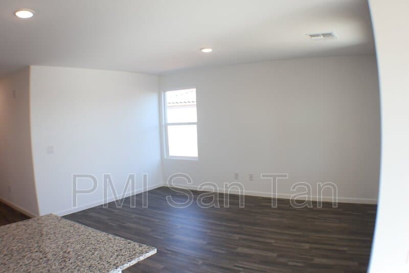 Casa Grande House: 1389 East Jaycie Lane