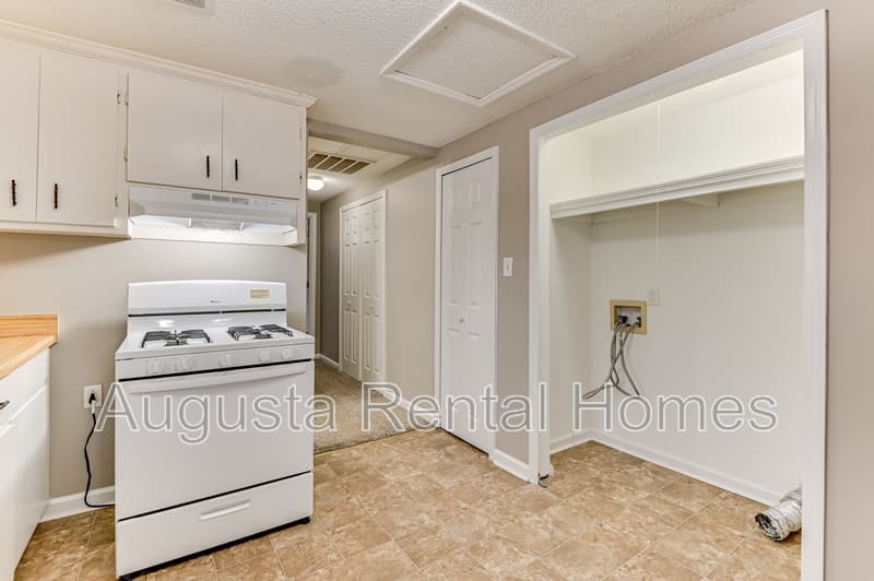 Augusta Condo: 1444 Heard Avenue - 1/2