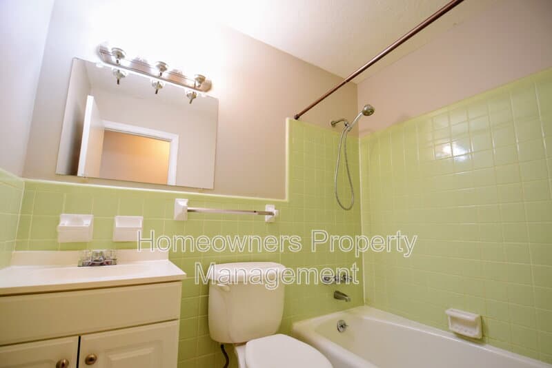 Fayetteville House: 1509 Paisley Ave