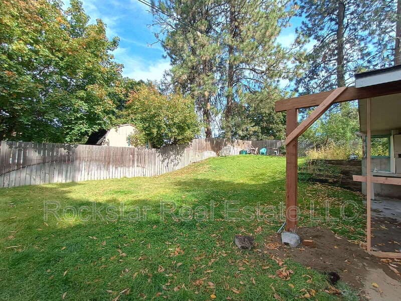 Spokane House: 6128 North Oak Street