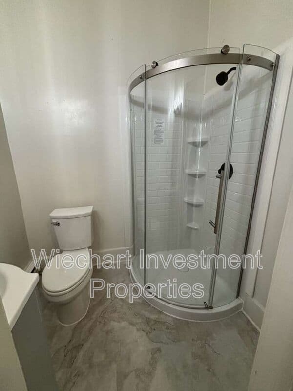 Wapakoneta House: 307 E Auglaize St