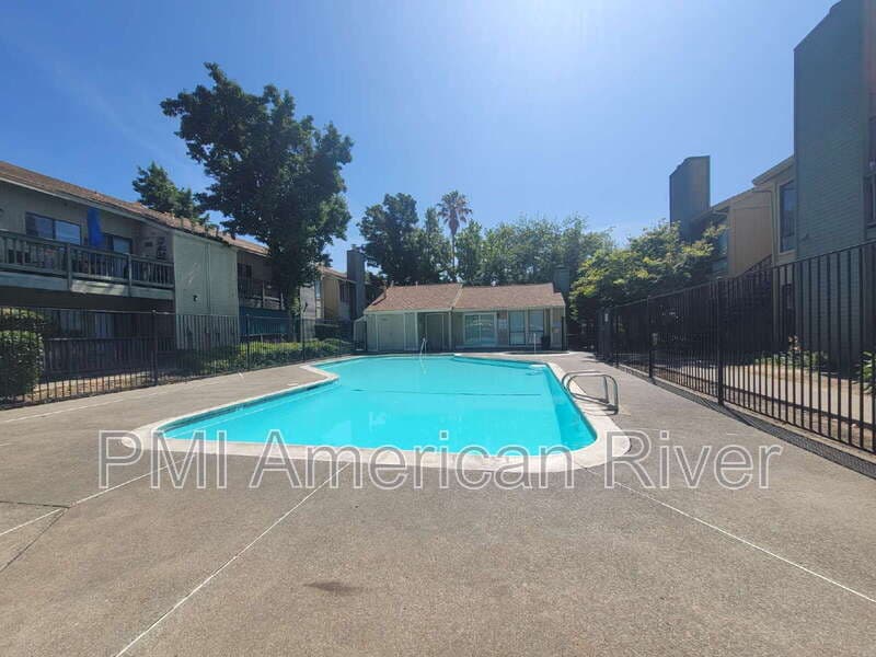 North Highlands Condo: 3939 Madison Avenue
