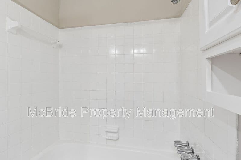 Augusta House: 4009 Royal Oaks Court