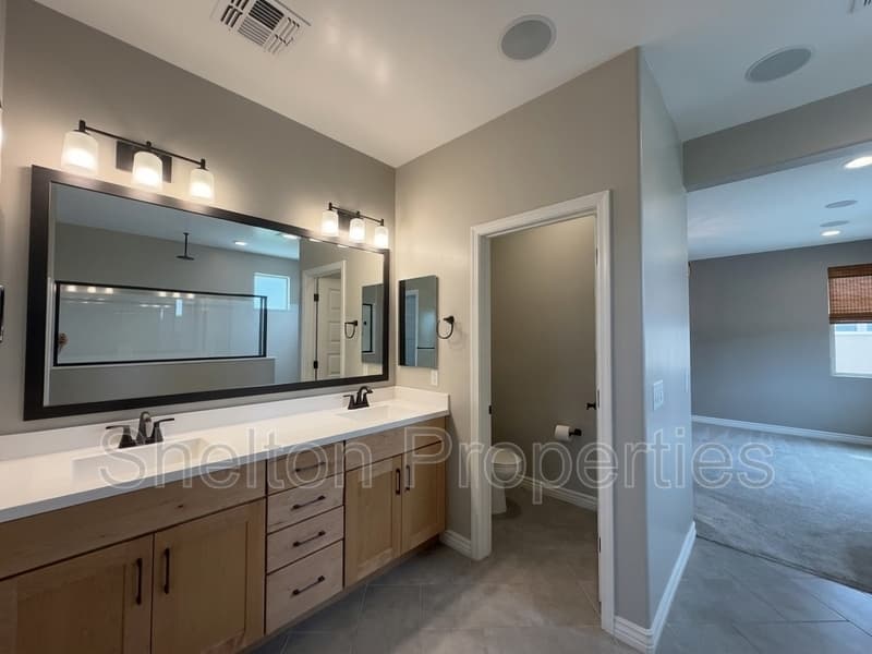 Glendale House: 5217 N 79th Dr