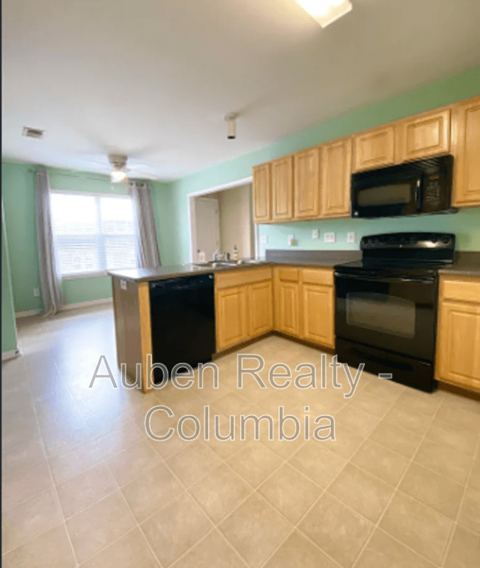 Columbia House: 537 S Bull St