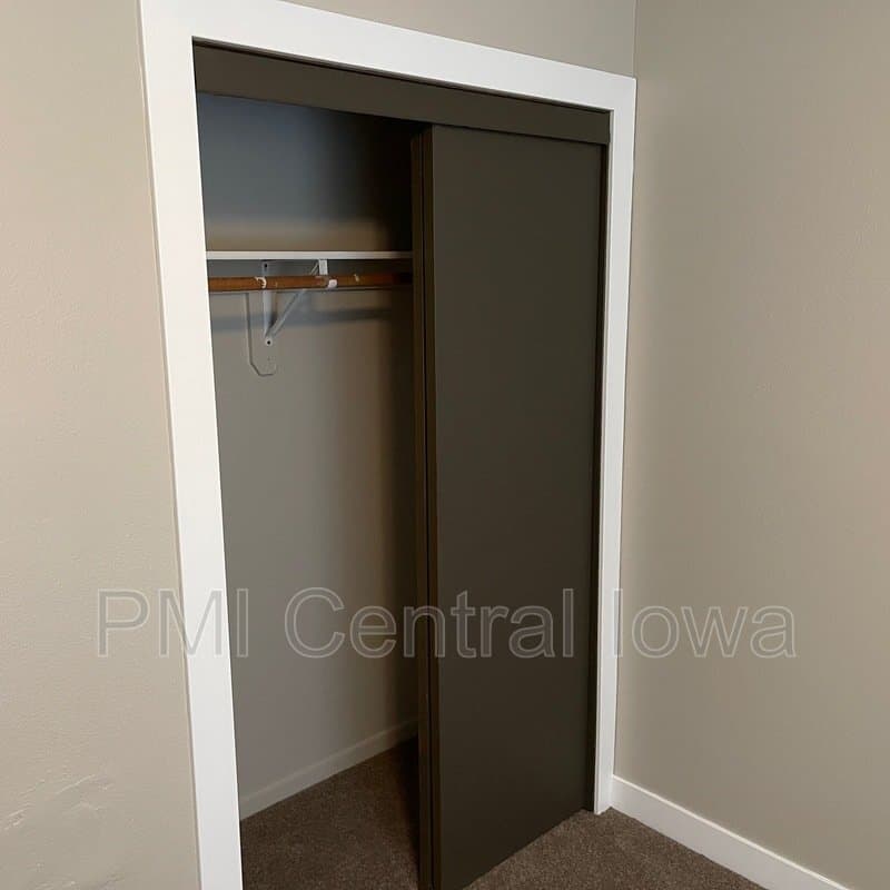 Waukee Condo: 450 Laurel St