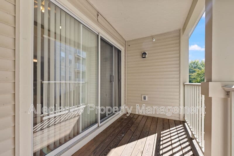 Woodbridge House: 13621 Garfield Place