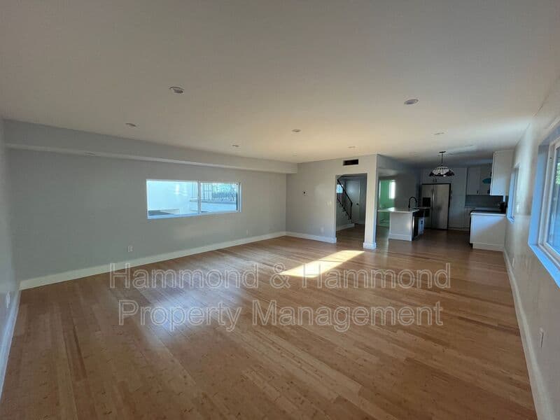 Van Nuys Condo: 5722 Woodman Ave.