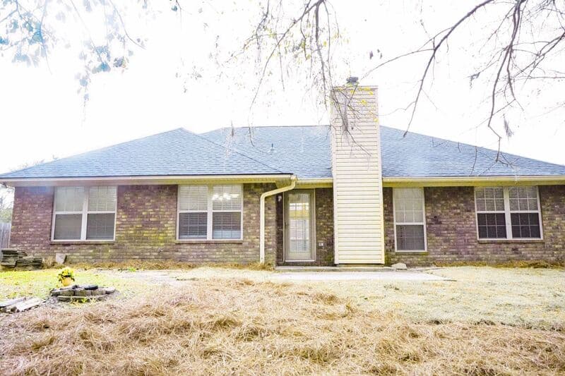 Midway House: 438 Edgewater Dr