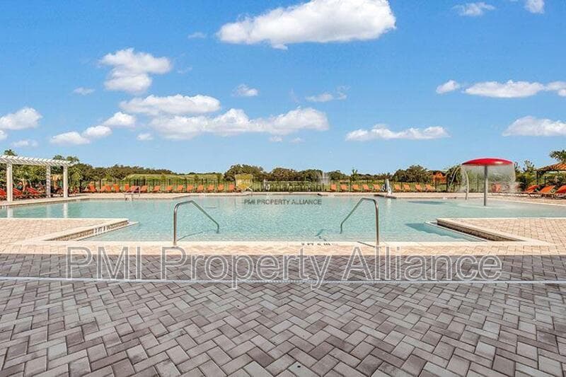 Davenport House: 908 Brooklet Dr