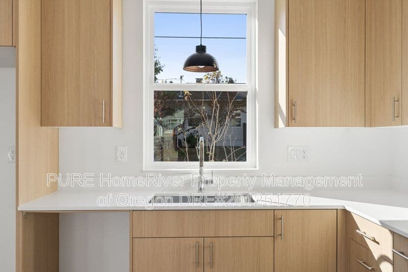 Portland Townhome: 2985 NE Emerson St