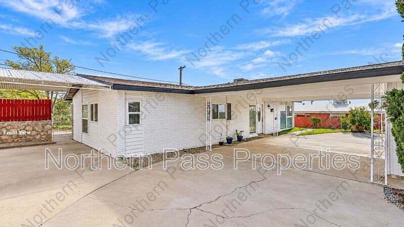 El Paso House: 208 Carnival