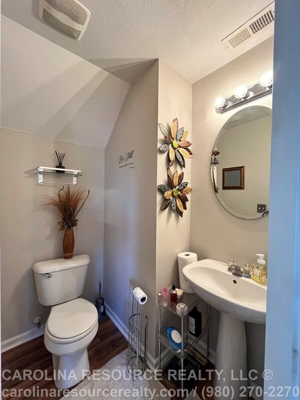 Charlotte House: 16328 Hayfield Road