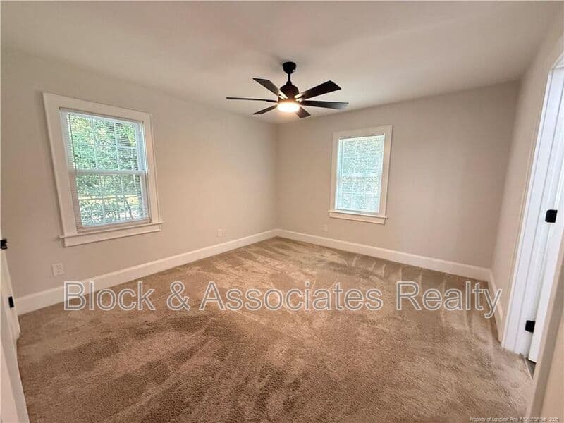 Fayetteville House: 110 KENSINGTON CIR