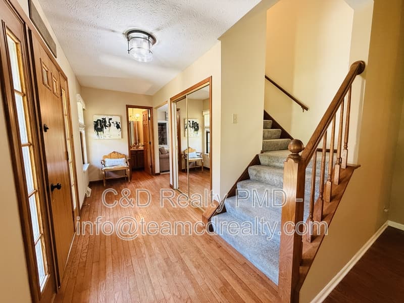 Olmsted TWP House: 8462 Glenbrook Dr, Olmsted TWP OH, 44138
