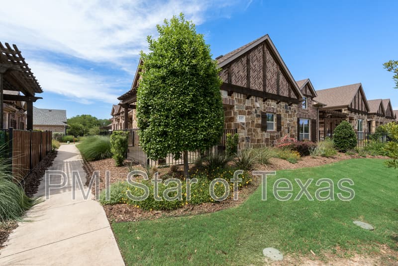 Arlington Townhome: 889 Birds Fort Trail
