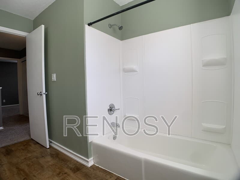 Des Moines House: 5172 NE 6th Ct