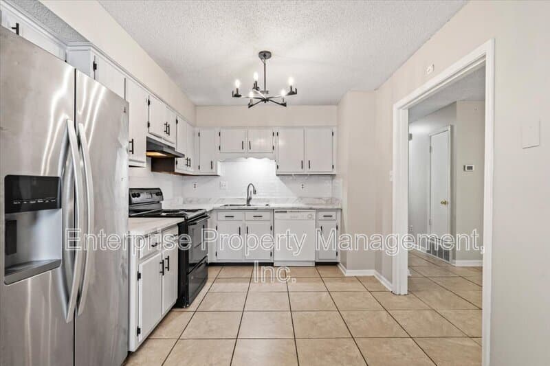 Memphis House: 7103 Tagen Dr