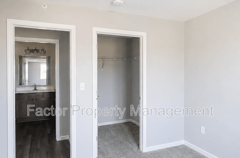Belle Plaine Condo: 561 Elk Street South
