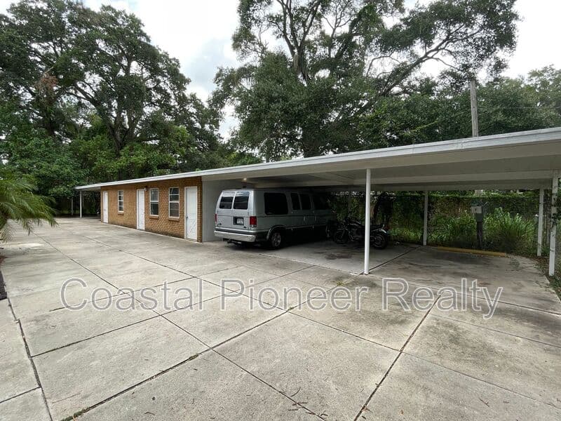 TAMPA Condo: 4015 N Seminole Ave