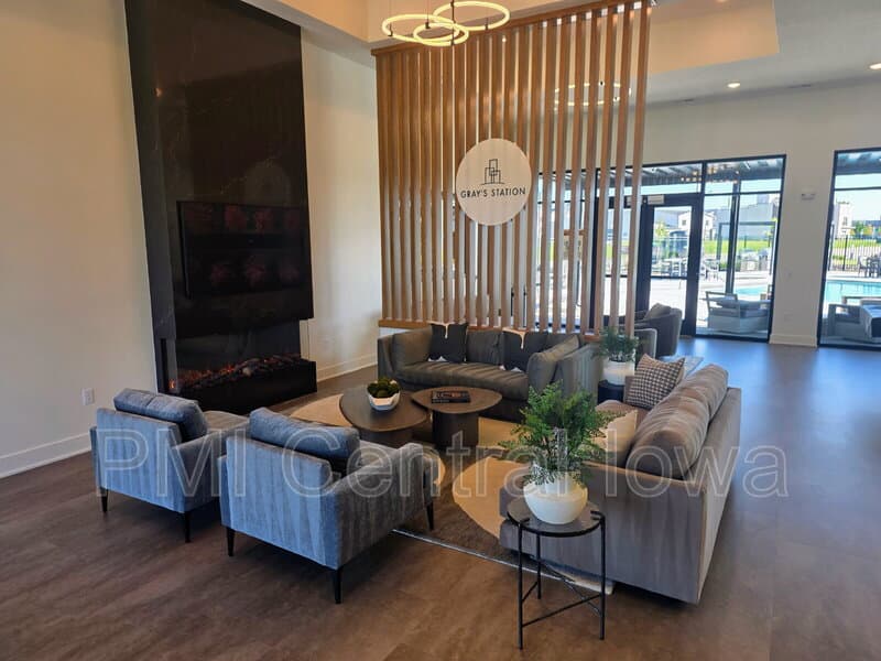 Des Moines Townhome: 423 SW 12th St