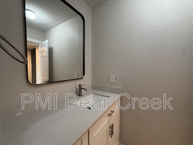 Houston Condo: 1824 Thonig Road