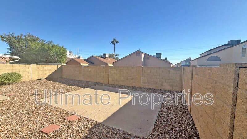 Glendale House: 3957 W Chama Dr